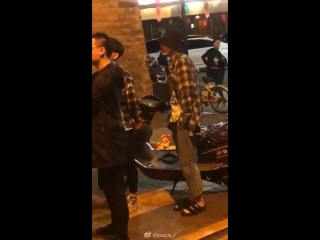 181001 西安钟楼偶遇 白宇 baiyu bai yu was spotted in xi’an