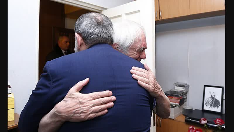 Նիկոլ փաշինյանն ու աննա հակոբյանն այցելել են տիգրան մանսուրյանին