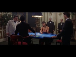 Софи марсо (sophie marceau) в платье "джеймс бонд 007 и целого мира мало" (james bond 007 the world is not enough, 1999) 108