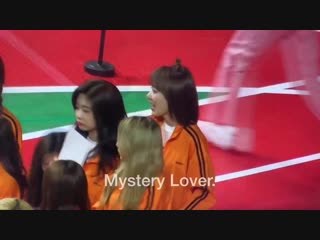 190107 izone in isac 2019 cute hyewon and sakura