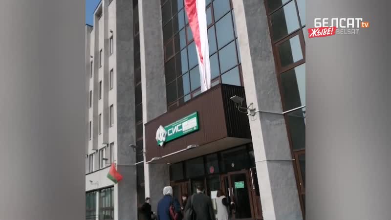 Бчб флаг в бгуире на главном входе <#белсат>