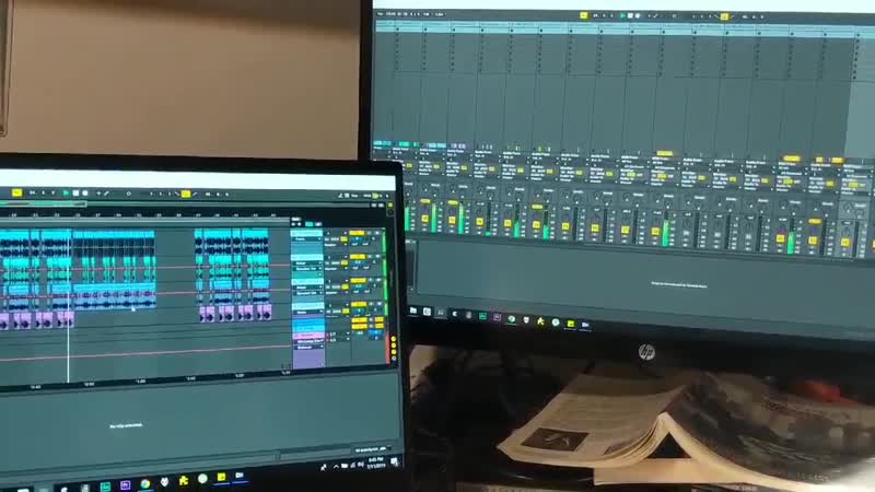 Лорен чето делает