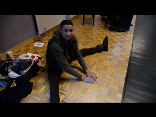 Keiynan gets ready to rehearse