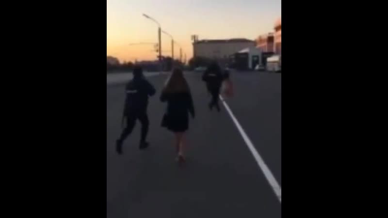 Голая неадекватная женщина из барнаула