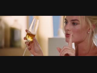 Обнажённая марго робби (margot robbie) в фильме игра на понижение (the big short, 2015, адам маккей)