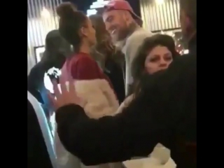 Поцелуйчик арианы и мака паблик sunshine ariana