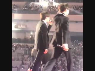 Jungkook full bow to the audience with the 2019 first daesang,you can feel his beautiful,