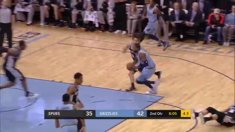 Си джей майлз уложил марко белинелли на паркет и набрал 2 очка в проходе