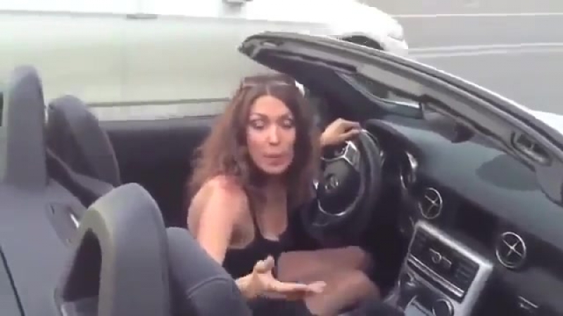 Крутой телке измазали лицо говном её же молодые )