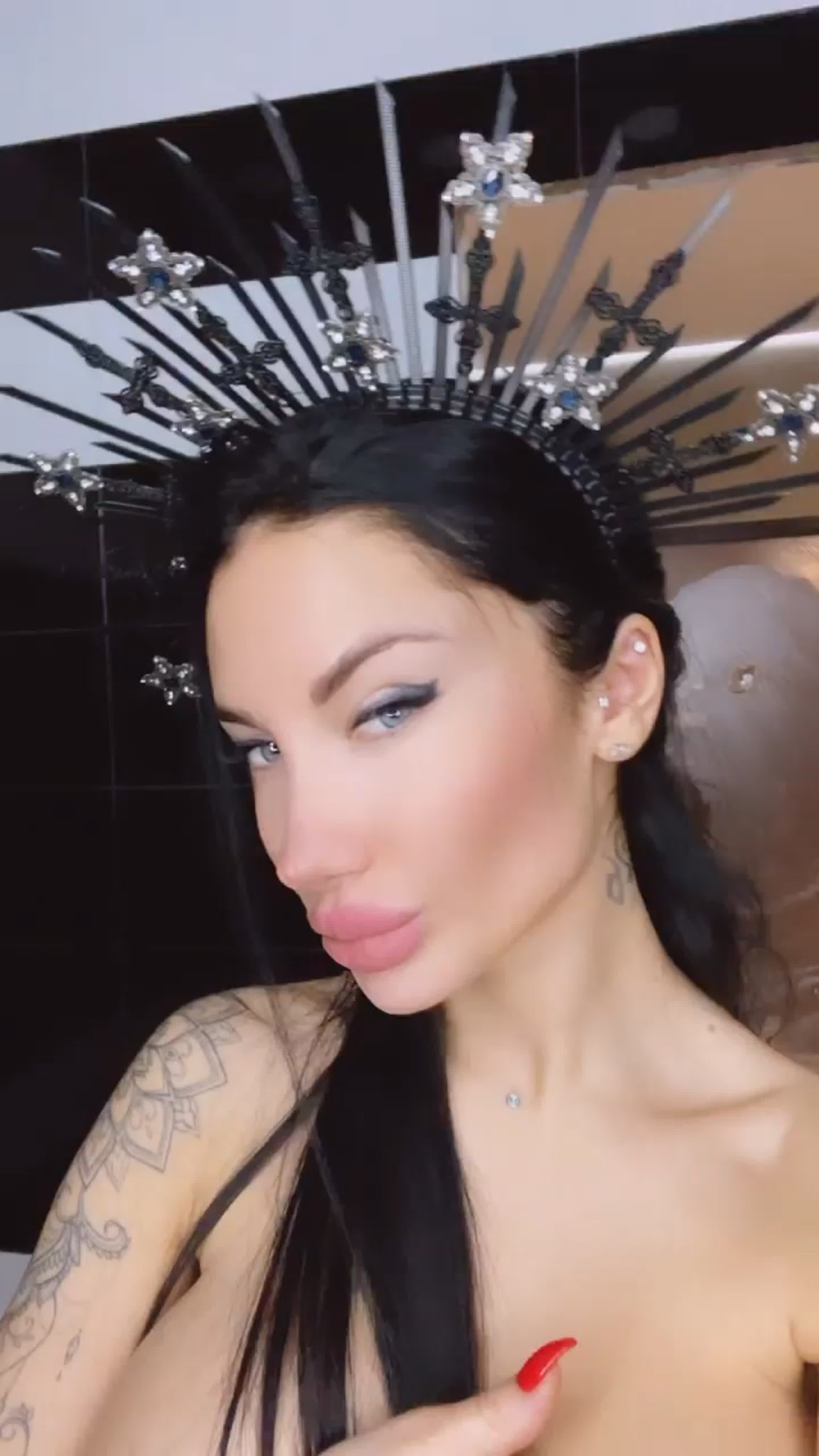 Katya Jungning porno fotosuratlari