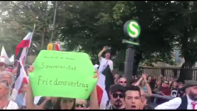 German protesters at russian embassy chanting putin putin! 2020 08 29