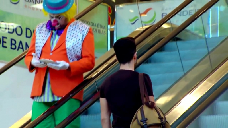 Незабываемые и сладкие приколы над людьми! жестокий пранк на улице и эскалаторе