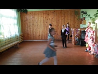 Дефиле юных красавиц!!!!!