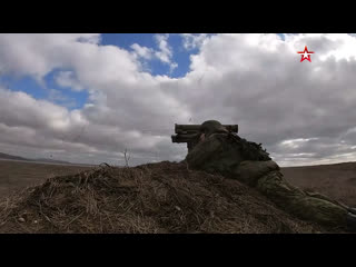 Новейший тактический прием с применением расчетов снайперов противотанковых управляемых ракет отработали в крыму