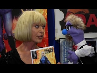 Sybil danning and her nerdy puppet admirer at wondercon 2016