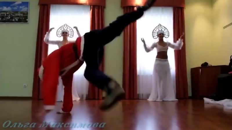 Смех у ёлочки