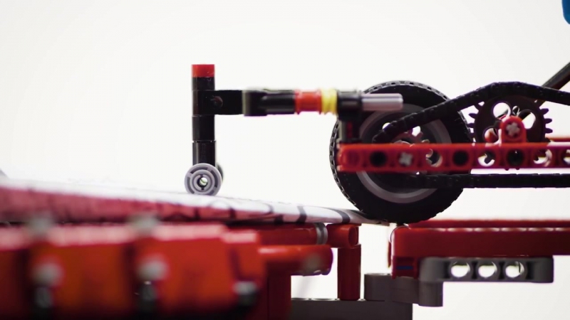 Механическое порно робот и бумажные самолётики