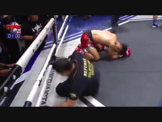 Нокаутировал и соперника и рефери обычный день на max muay thai