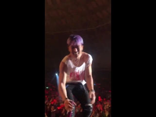 Bobby really pointed at my ass like yeah i recognise you im tired ikontinueinseoul