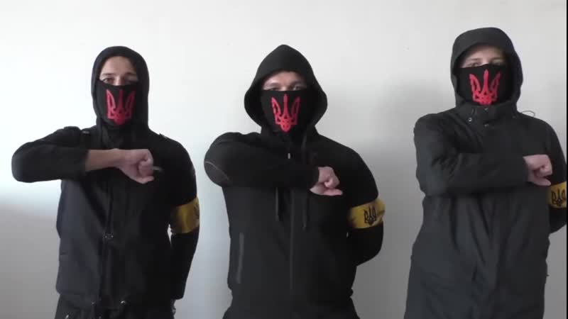 Кудахтанье опущеных петухов в намордниках