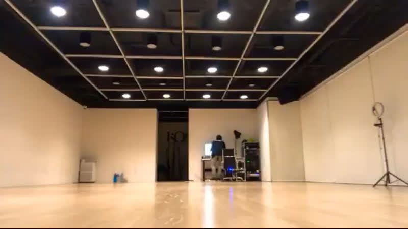 Wooyoung (ateez) played and danced to pretty savage