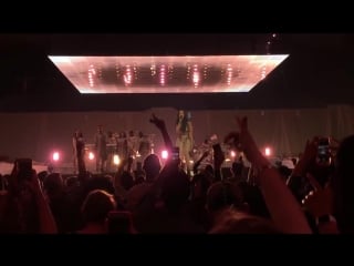 Rihanna live your life/ run this town/ all of the lights (oracle arena, oakland, 07 05 2016)