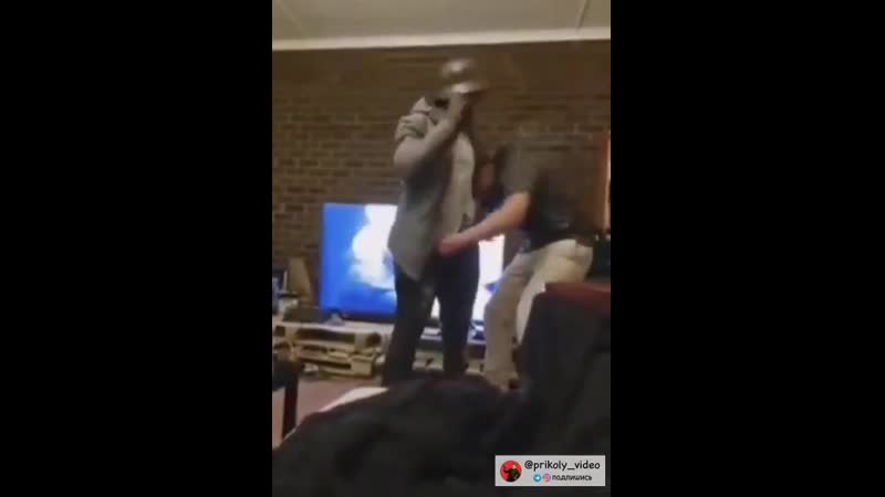 Вписка терминатор на вечеринке, когда море по колено, бухаем, вечеринка, бей посуду я плачу, не чувствует боли