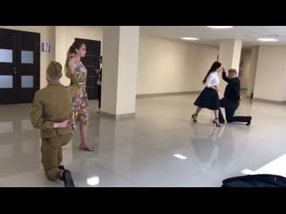 Кошкин на коленях (как обычно)