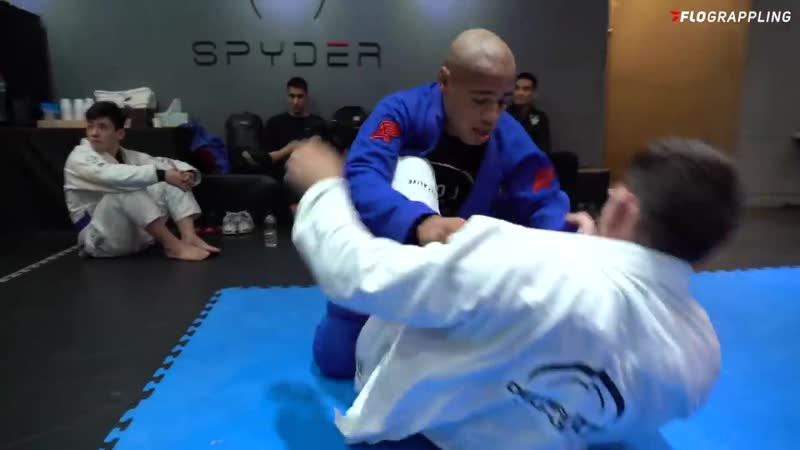 Demian maia rolling bjj with aoj black belt johnatha alves