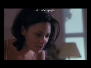 Грудь тэнди ньютон (thandie newton) в фильме "лидер" (the leading man, 1996, джон дайган)