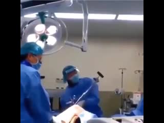 Медики, проверим знания что за процедура на видео?