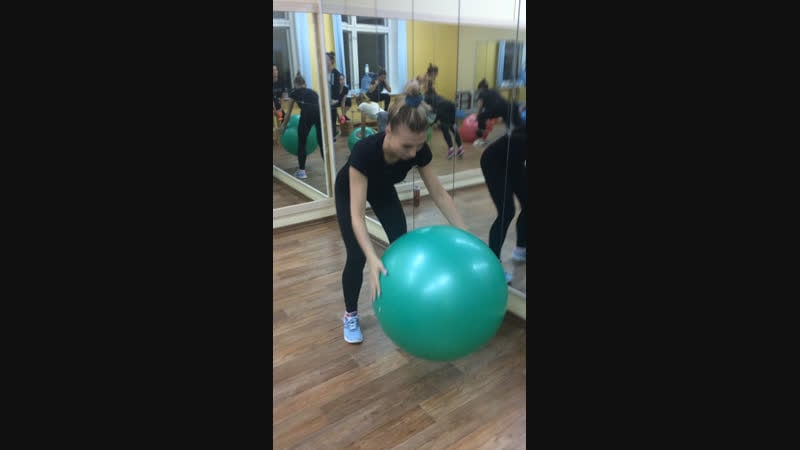 Круговая тренироа на степах и фитболе