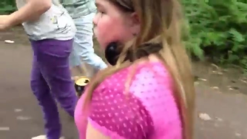 Тесак против баб с ягуаром