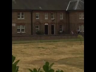 Neste clipe, parece que kate acompanha os de bicicleta também! mp4