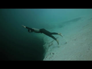 Guillaume nery base jumping at deans blue hole