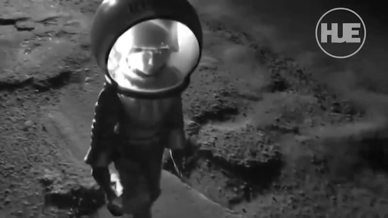 Чтобы привлечь внимание местной администрации к состоянию дороги шестилетняя даша вместе с дядей сняли креативный ролик