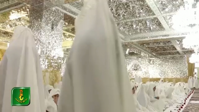 İmam rza (ə) hereminde camaat namazı