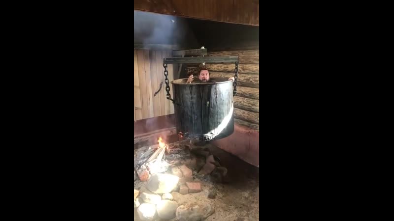 Стерлигов варится в медном котле