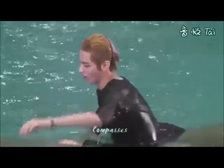 120625 exo m kris having fun in water