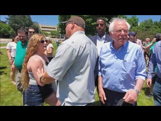 Bernie sanders campaign gets handsy