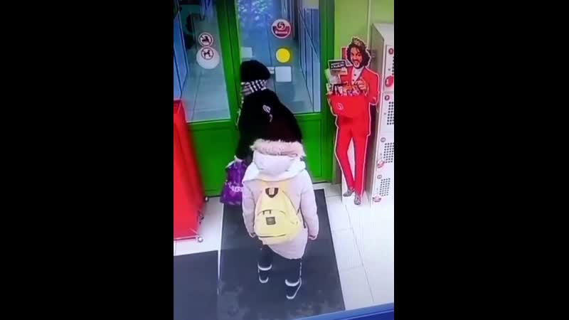 Школьницы своровали короля