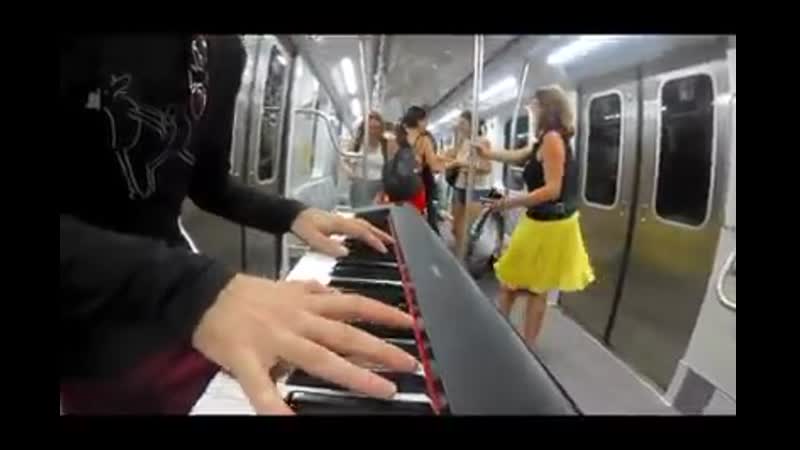 Play tango// felipe slimobich flashmob en el subte