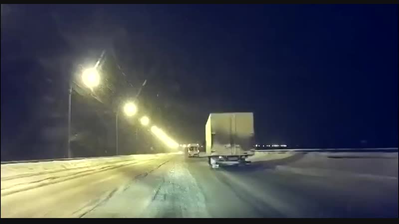 Помогай, у меня рожают в машине