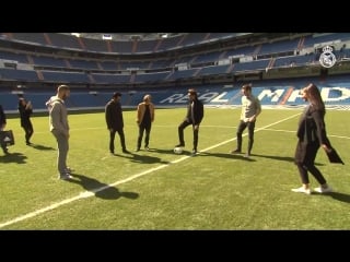 Bale, benzema and modric welcome bollywood stars to the bernabéu