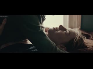 Maya hawke голая грудь