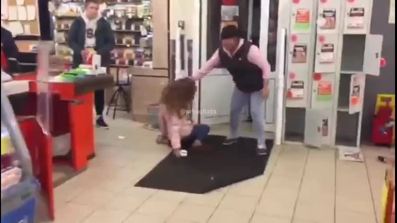 Мега драка в магазине дикси