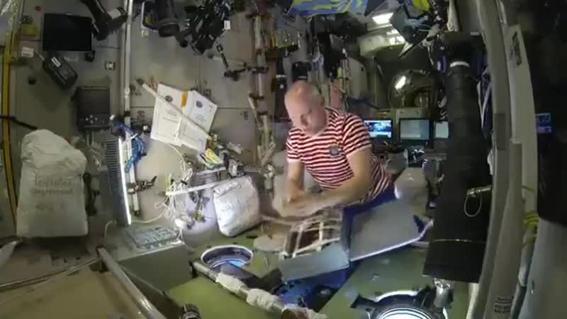 Российский космонавт восхищается американской едой