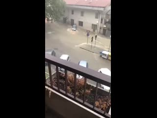 Car trapped in intense flash floods in pescara, italy this afternoon, july 10th video by fabrizio