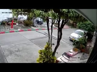 Бабушка дала отпор грабителю