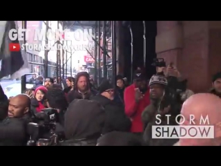 Kim kardashian keeps it cool while swarmed by the press and her fans in new york city